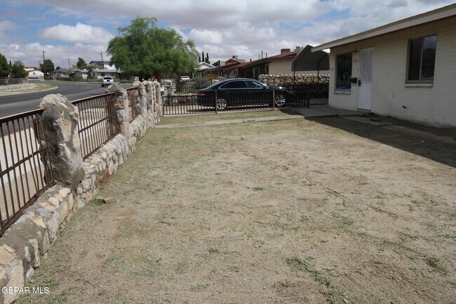 Building Photo - 906 Geronimo Dr