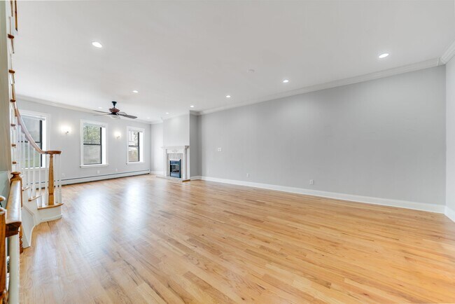 Building Photo - 369 3rd St