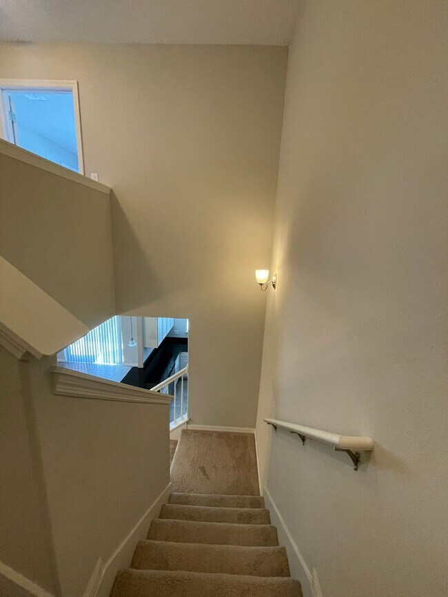 Building Photo - 2 Bedroom, 2.5 Bathroom Townhome in Grande Champions