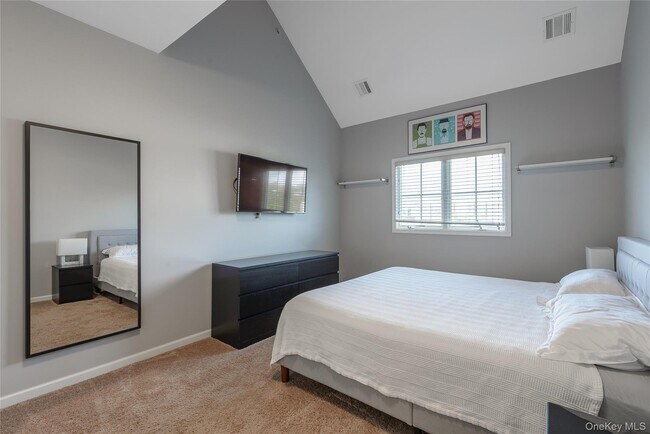 Building Photo - 330 Maple Ave