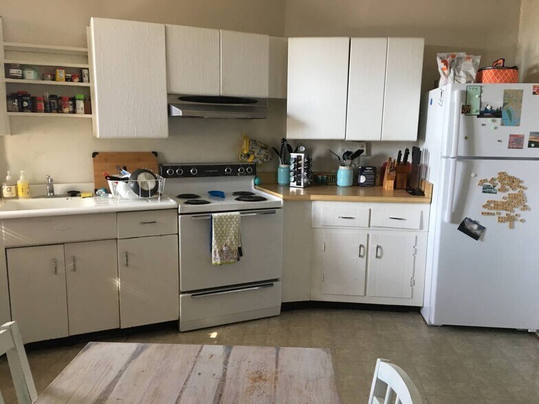 Building Photo - 433 2nd St SE