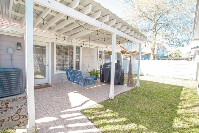 Building Photo - 18730 Atasca Oaks Dr