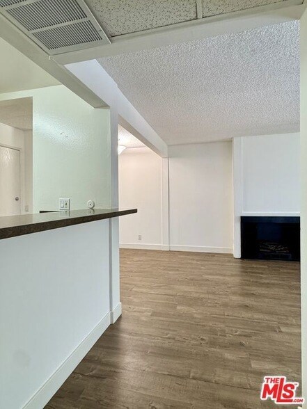 Building Photo - 15425 Sherman Way