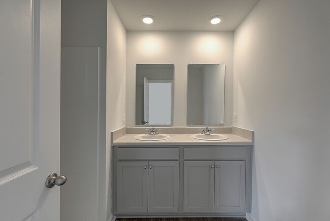 Building Photo - Shady Oaks Subdivision!