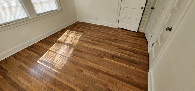 Building Photo - 504 N Arendell Ave