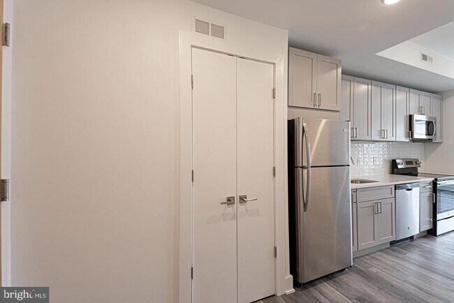 Building Photo - 1245 Ridge Ave