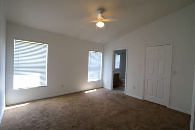 Building Photo - Spacious 2 Bedroom, 2 1/2 Bath Townhome in...