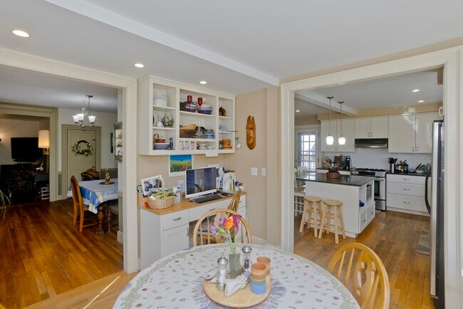 Building Photo - 25 Woodbridge St