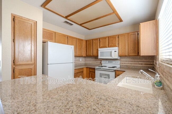 Building Photo - 2985 N Oregon St