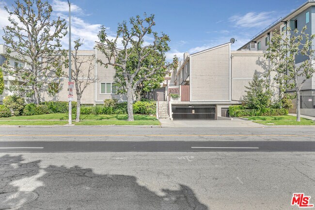Building Photo - 4230 Whitsett Ave