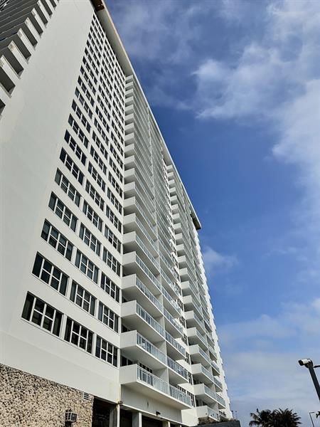 Building Photo - 2030 S Ocean Dr