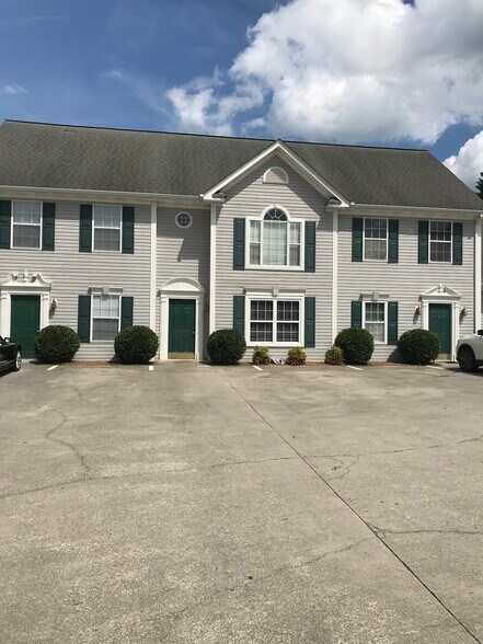 Building Photo - 3057 Lee Hwy