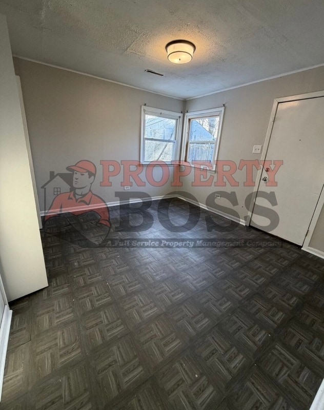 Building Photo - 7621 Chestnut Ave