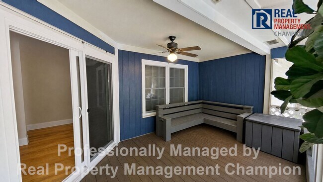Building Photo - Charming home with open floor plan, vaulted ceilings and spacious backyard