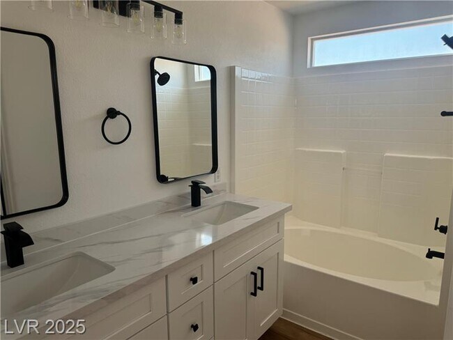 Building Photo - 8725 Russet Hills Ct