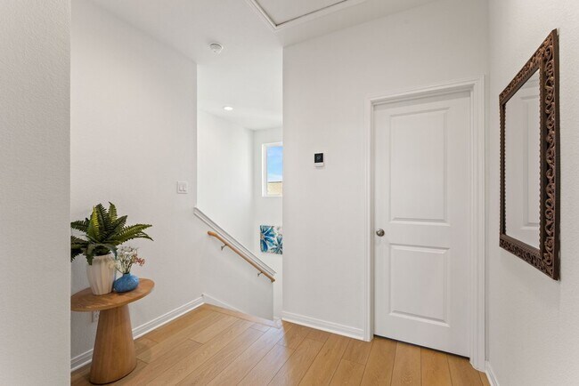 Building Photo - 2119 Hofstaat