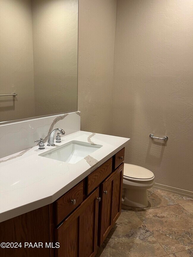Building Photo - 671 Crosscreek Dr