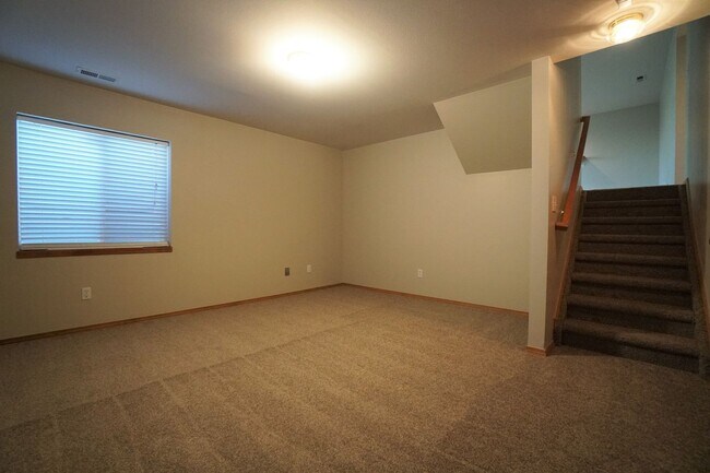 Building Photo - 1072 Scarlet Oak Dr