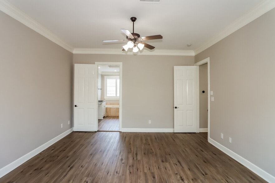 Building Photo - 1829 Oakdale St