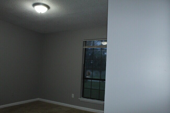 Building Photo - 446 Pheasant Run Dr