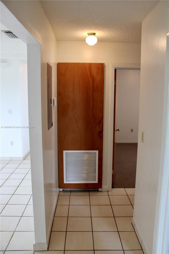 Building Photo - 8867 SW 36th St