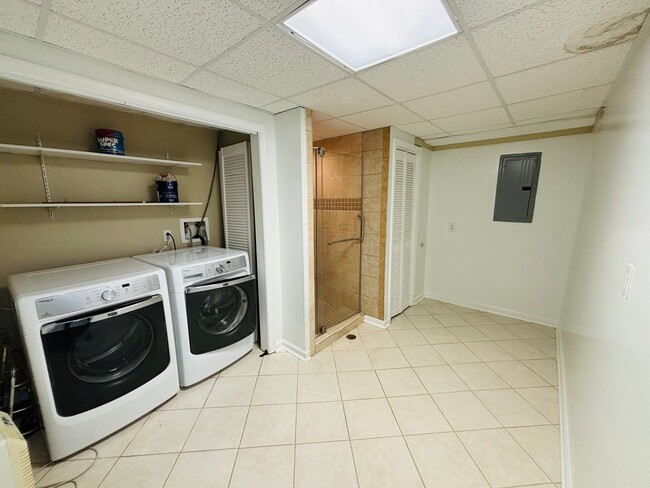Building Photo - 103 Huntington Ln