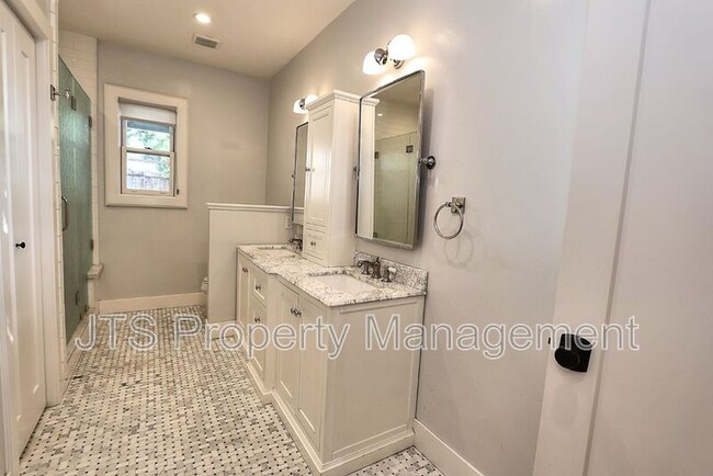 Building Photo - 809 Figueroa St