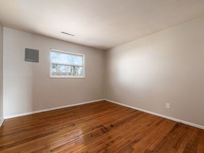 Building Photo - 780 Moon Rd