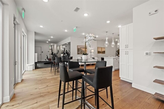 Building Photo - 600 3rd Ave S