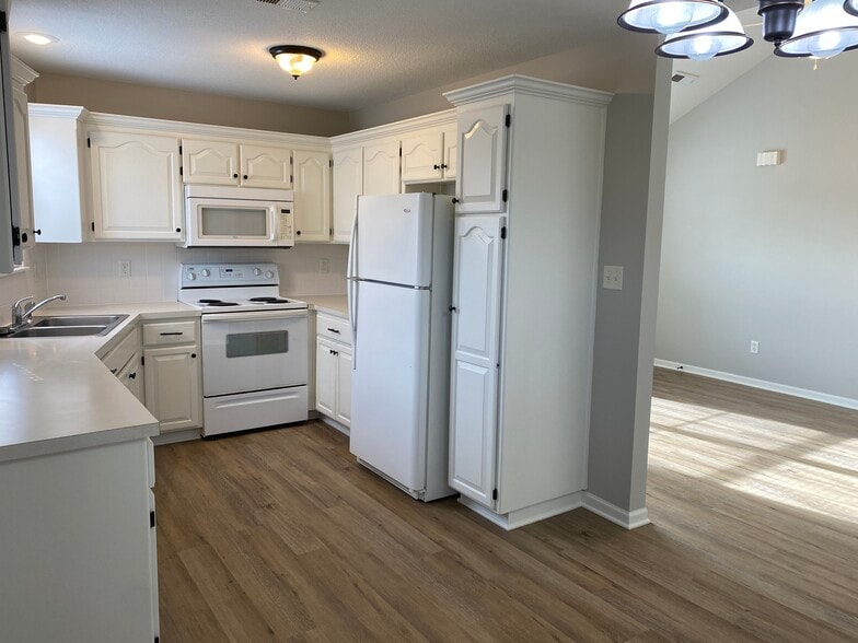 KitchenH - 220 SW Chartwell Cir