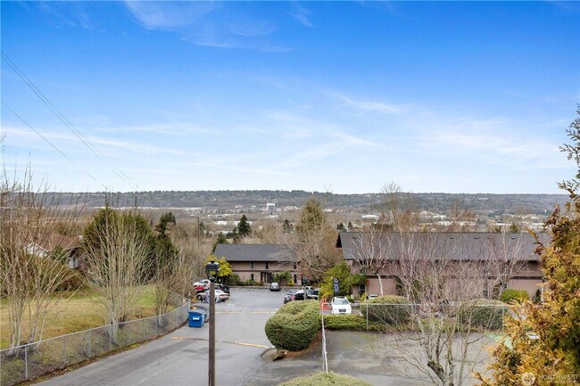 Building Photo - 1425 S Puget Dr
