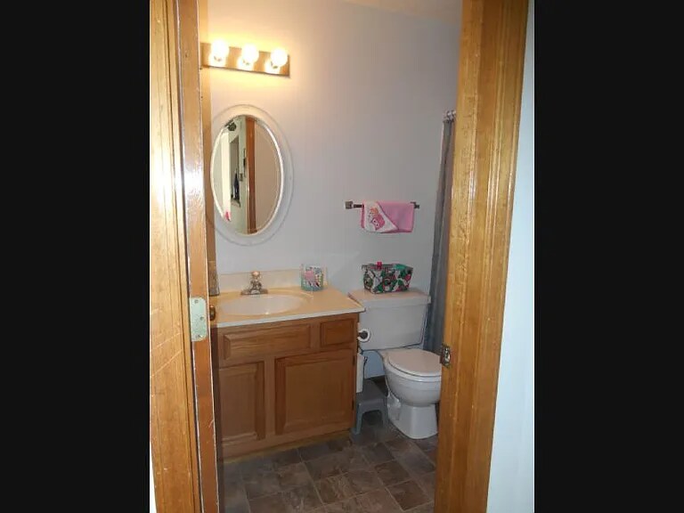Building Photo - 507 SW Joy Ct
