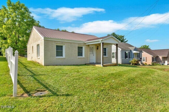 Building Photo - 3361 Bloomingdale Rd