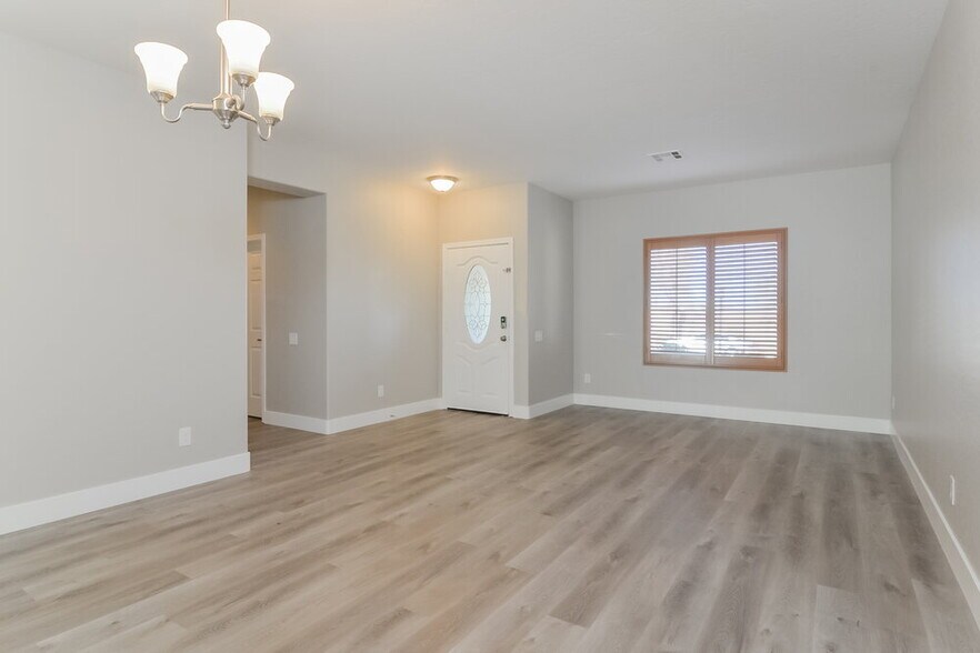 Building Photo - 255 Crusades Ave