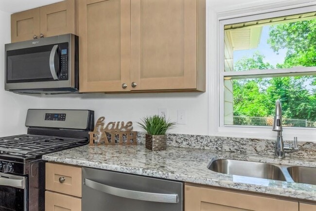 Building Photo - 204 Mill St