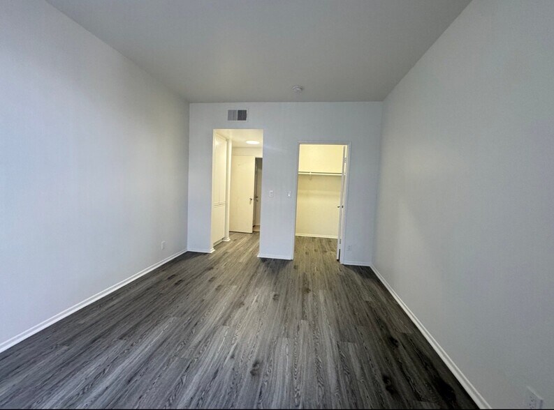 Building Photo - 4343 Whitsett Ave