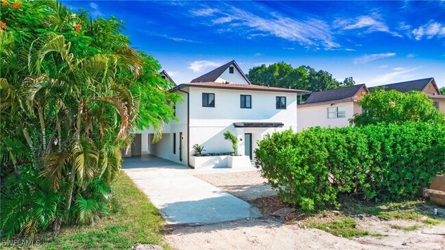 Building Photo - 9002 Somerset Ln