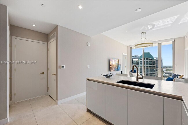 Building Photo - 2678 Tigertail Ave