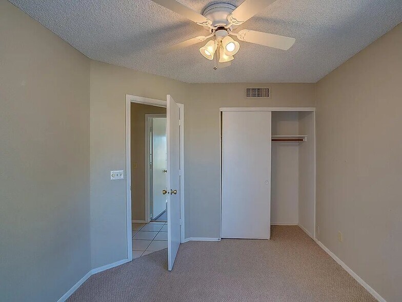 Building Photo - 4512 E Grove Ave