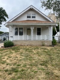 Building Photo - 2 Bedroom 2 Bath Home Available in Loves Park