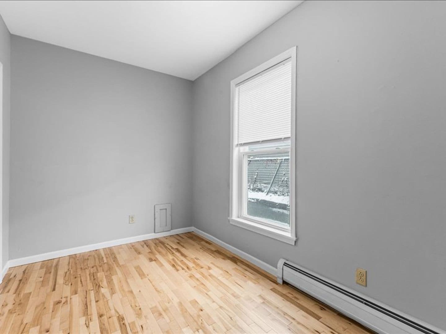 Building Photo - 158 Main St