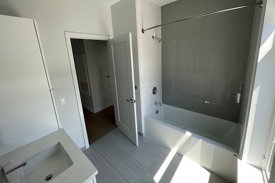 Building Photo - 1 Lisbon St