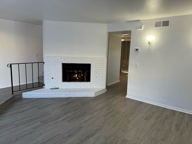 Building Photo - UPDATED 3BR/1.5BA CONDO in ALPINE availabl...
