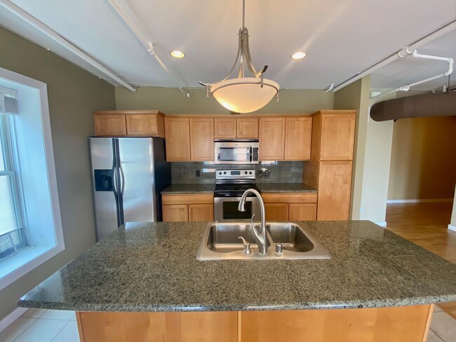Building Photo - Live in the Heart of Downtown Spokane – 2B...