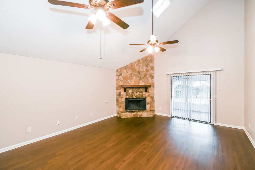 Building Photo - 1853 Alberta Ct N