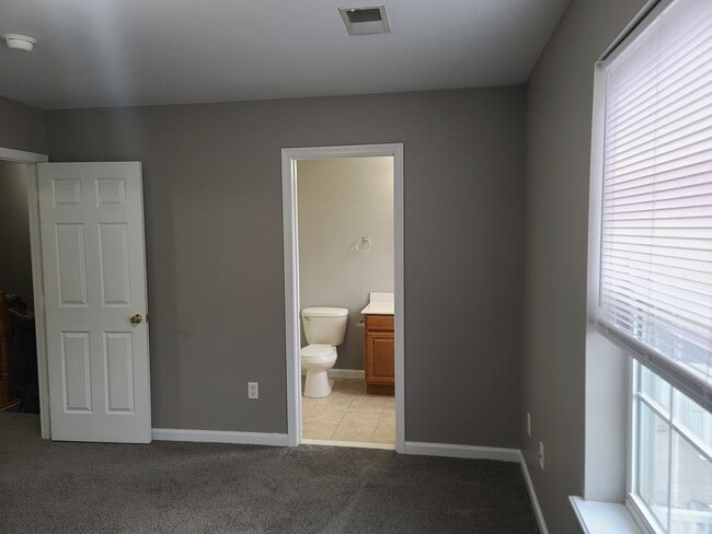 Building Photo - 3 Bedroom 2 1/2 bath Townhome for Rent in Waynesboro