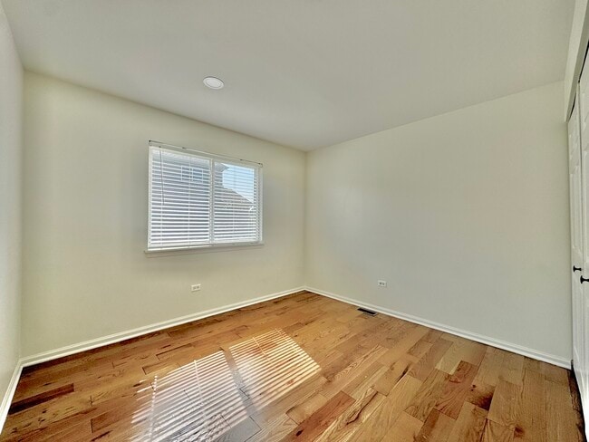 Building Photo - 1825 Red Bud Rd