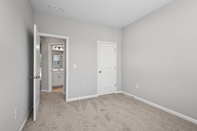 Building Photo - 1136 Commack Dr