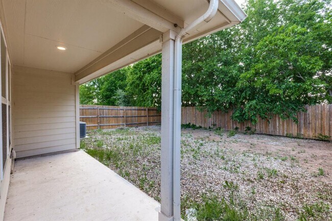 Building Photo - 250 Granary Dr