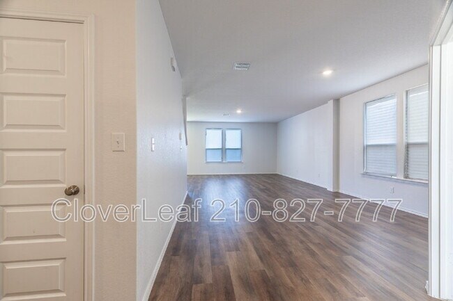 Building Photo - 165 Acorn Cir